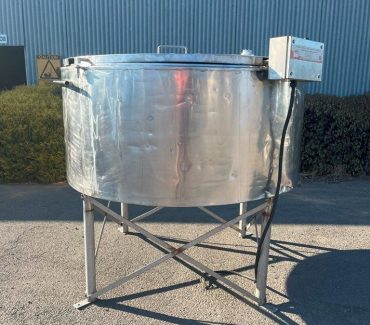 SS Insulated Tank with Electric Heating