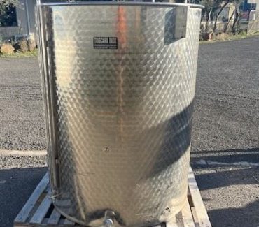 Stainless steel tank